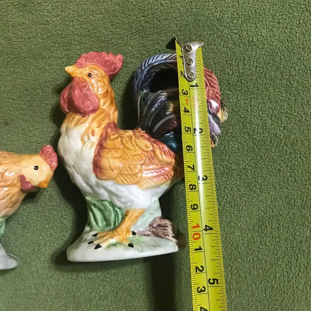 Rooster and‎ Hen Chicken Pecking Salt & Pepper Shakers Set